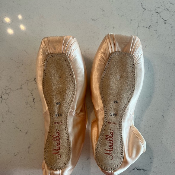 mirella pointe shoes